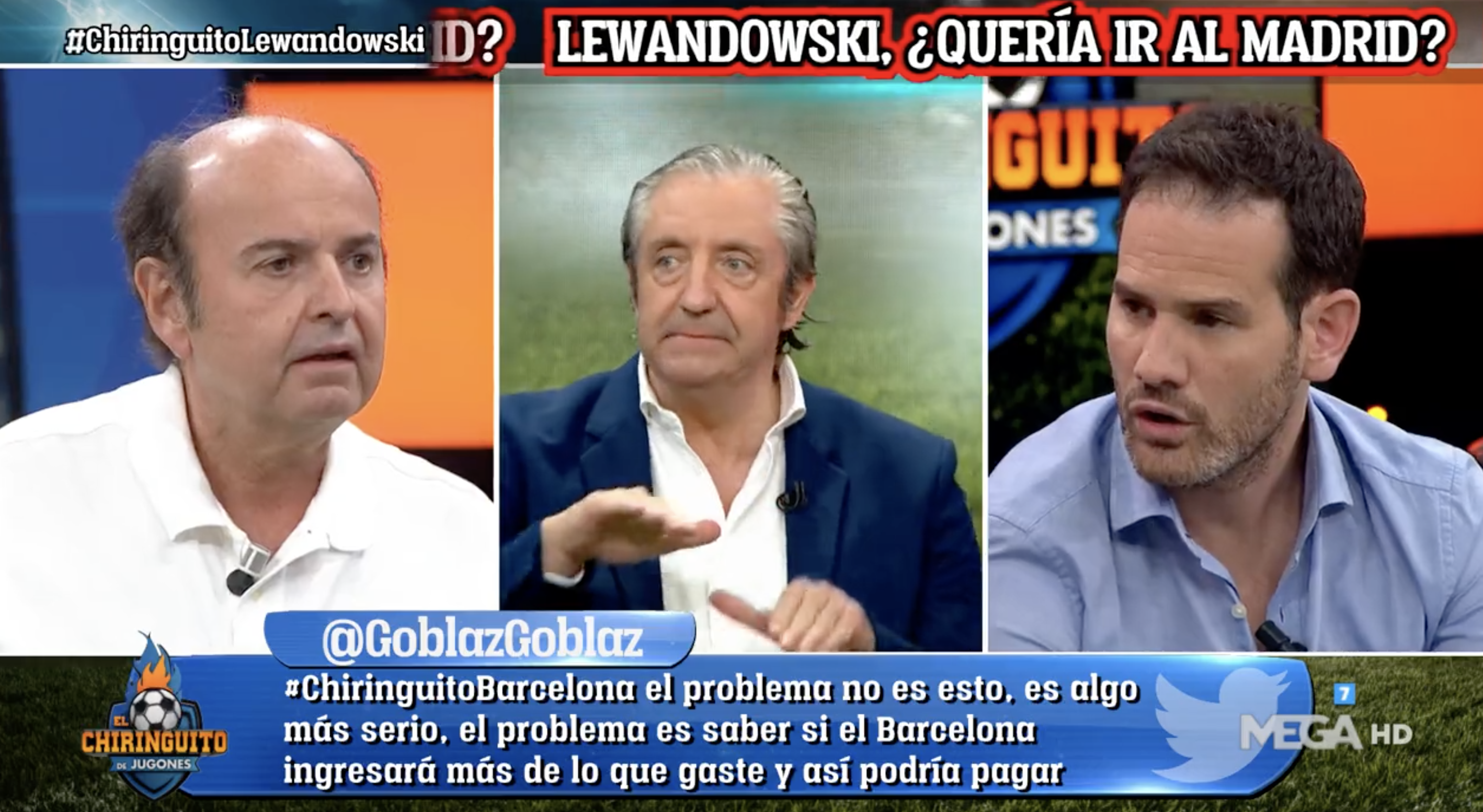 Josep Pedrerol junto a dos de los tertulianos de 'El Chiringuito'