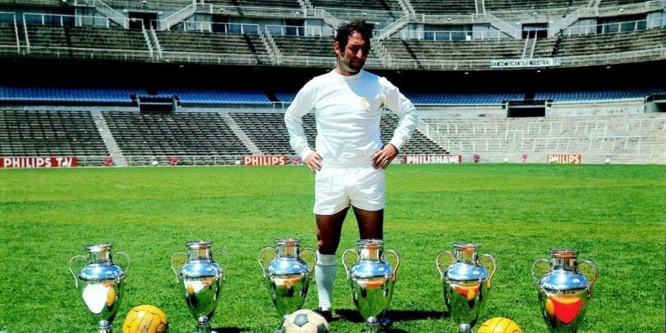 Paco Gento, con sus 6 Copas de Europa Paco Gento, con sus 6 Copas de Europa