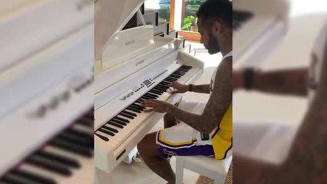 Neymar al piano