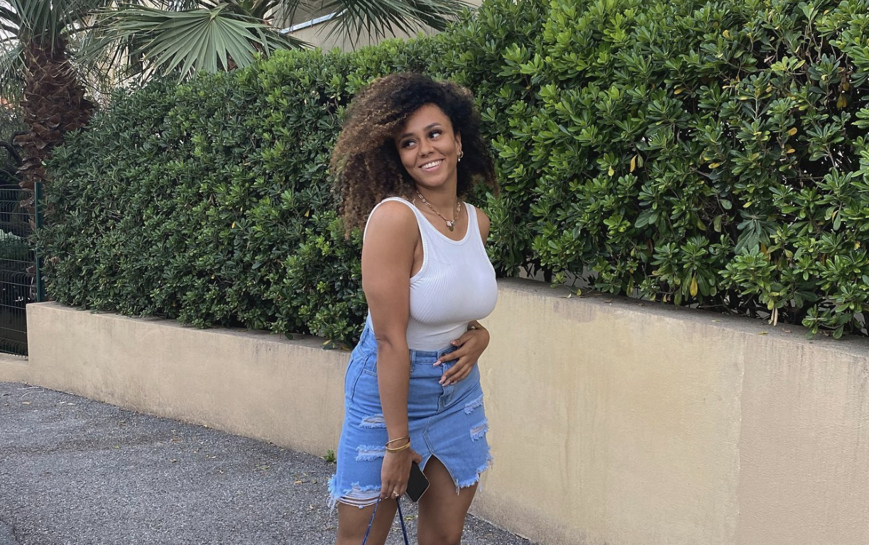 Ornella posa sonriente en sus vacaciones con Tchouameni
