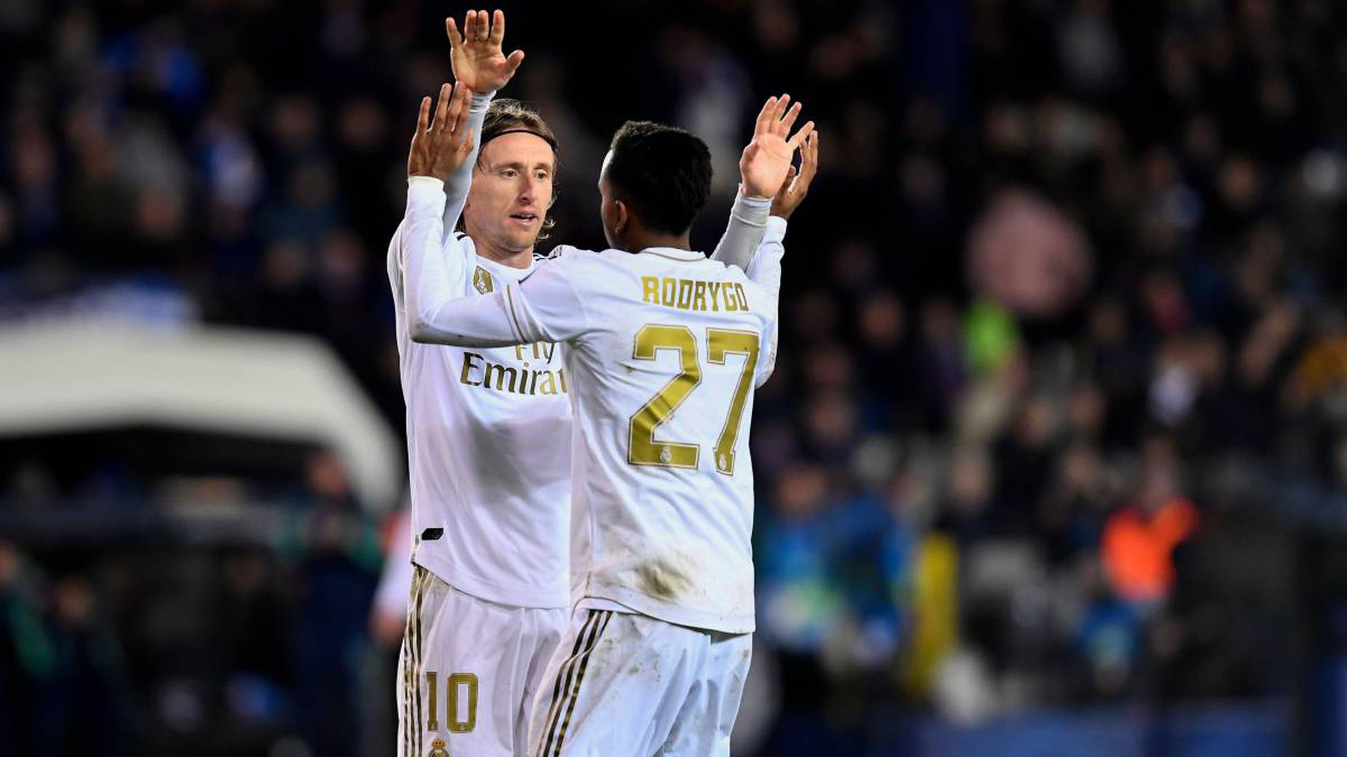 Modric y Rodrygo celebrando un gol con el Real Madrid