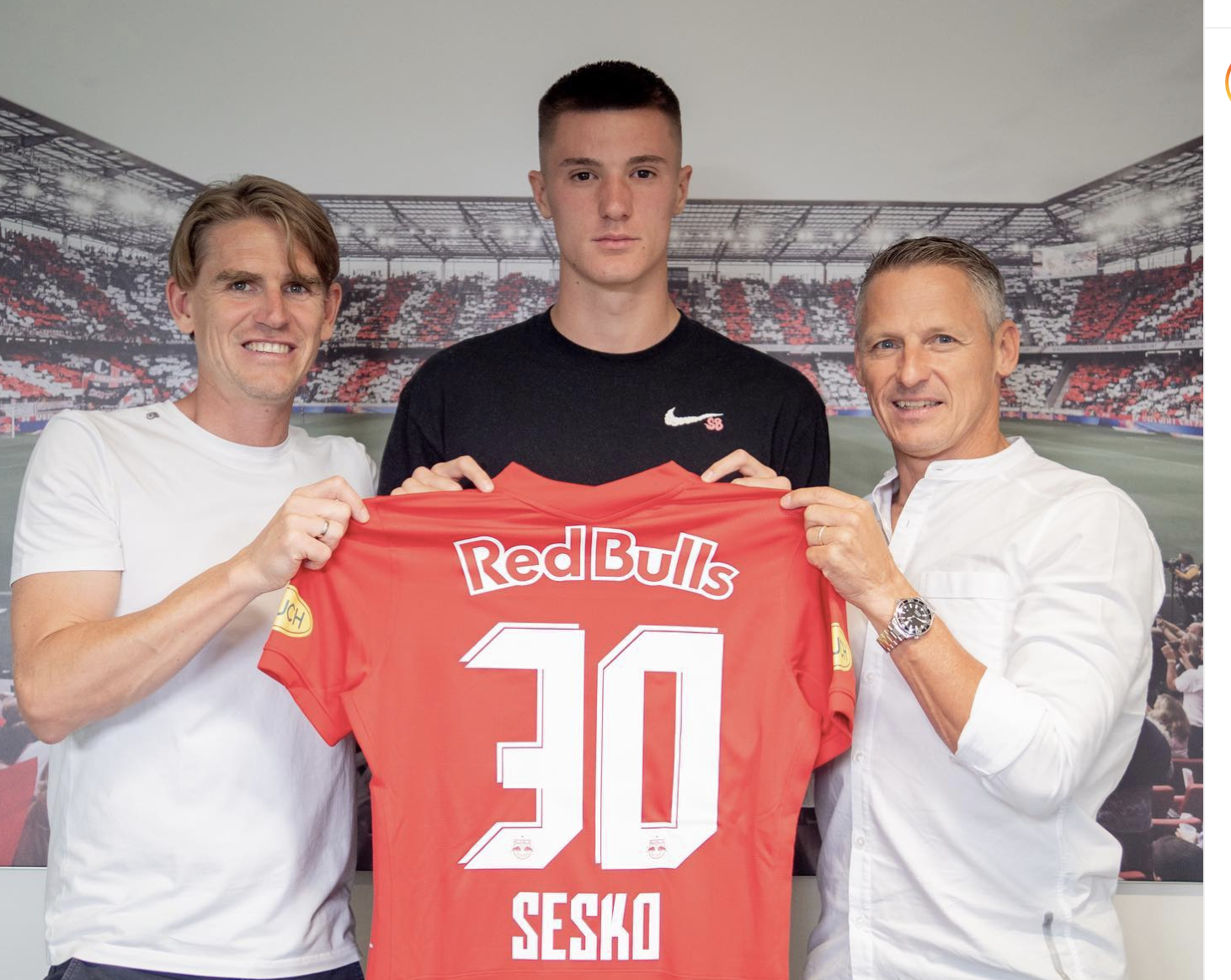 Benjamin Sesko en la presentación con el Salzburgo