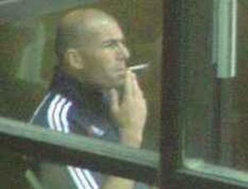 Zidane smoking