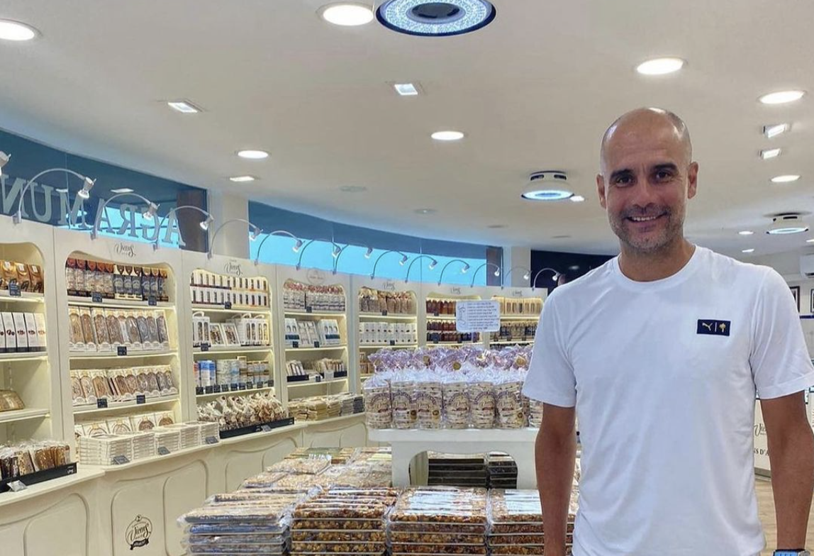 Pep Guardiola en un supermercado
