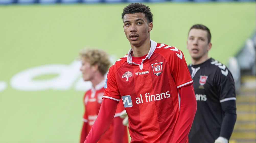 Hugo Ekitike con su actual equipo que podría ponerle fin si se confirma su salida