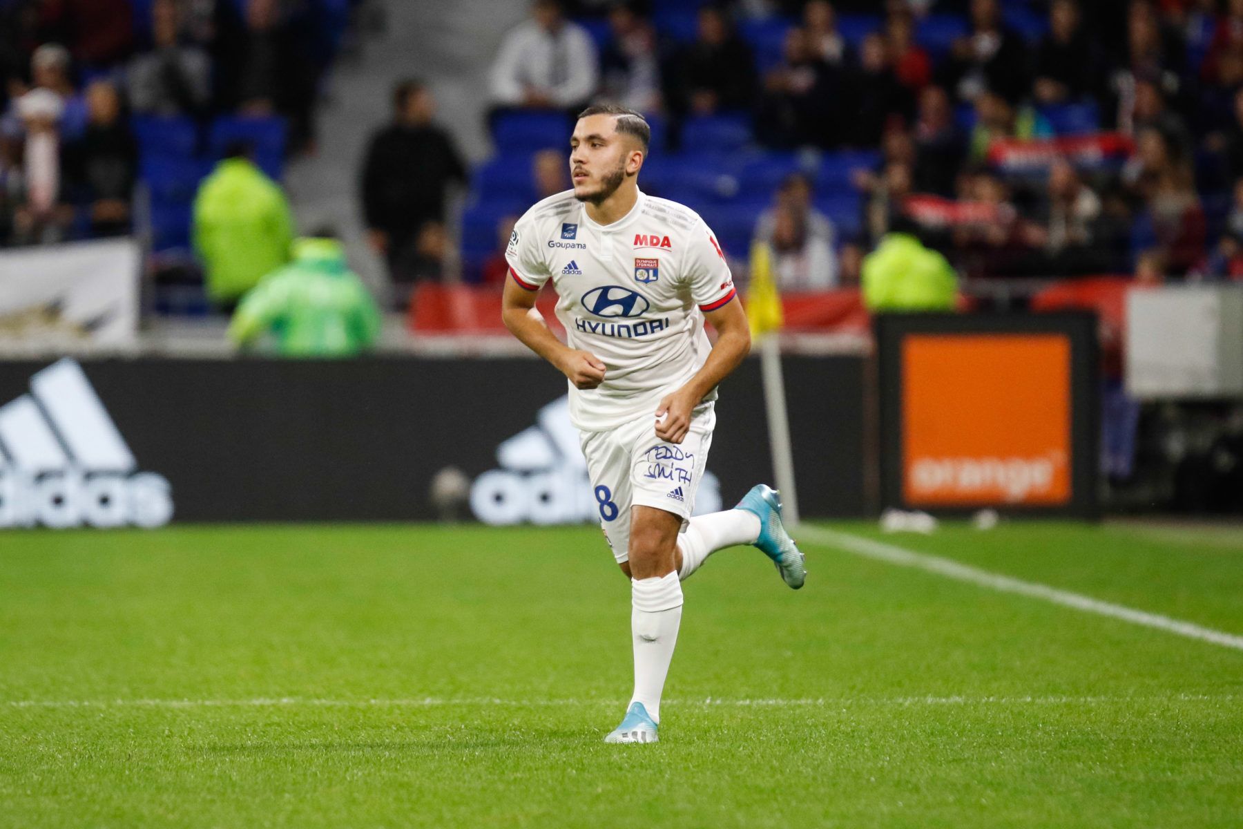 Ryan Cherki, juega en el Olympique de Lyon y podría acabar en el Real Madrid