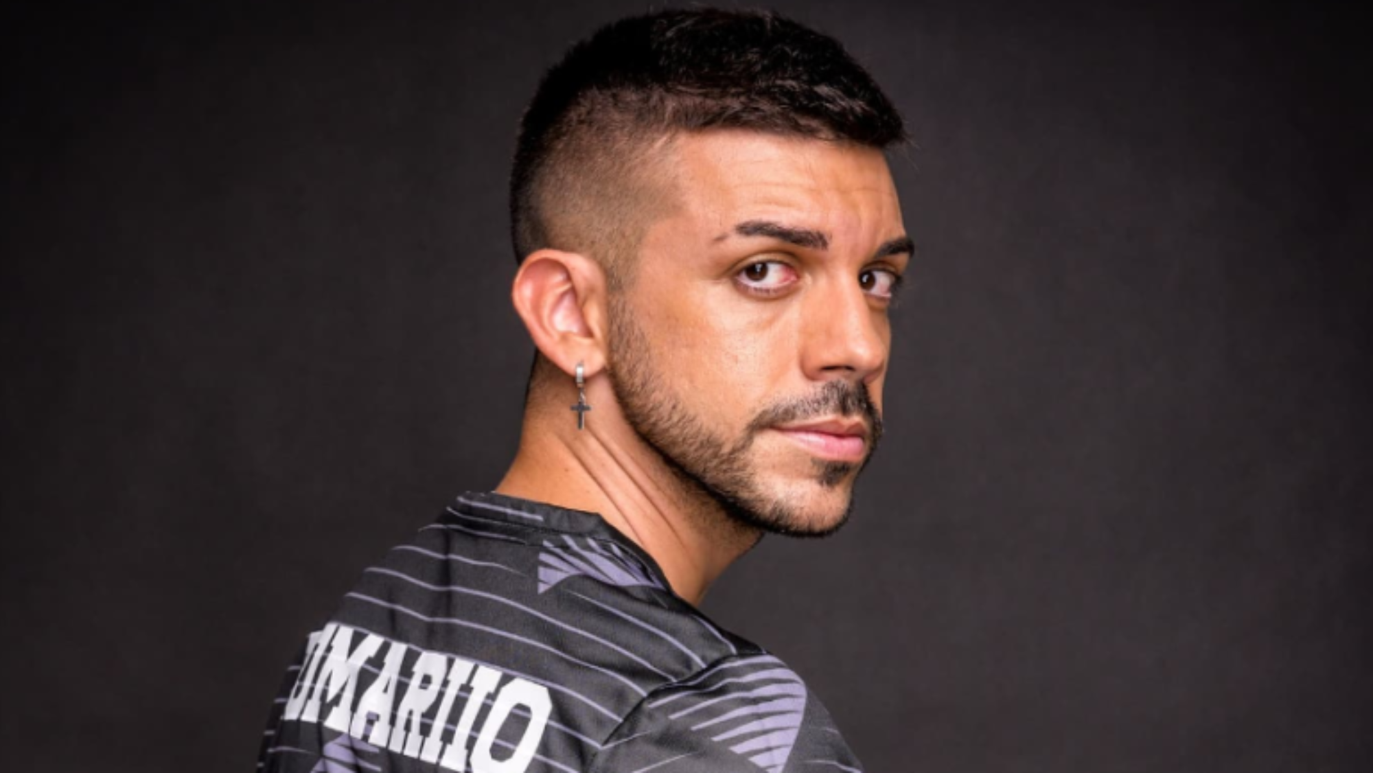 El popular youtuber DjMariio ha sido uno de los encargados de presentar la equipación de la Selección