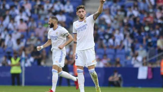 Federico Valverde alzando el pulgar hacia arriba