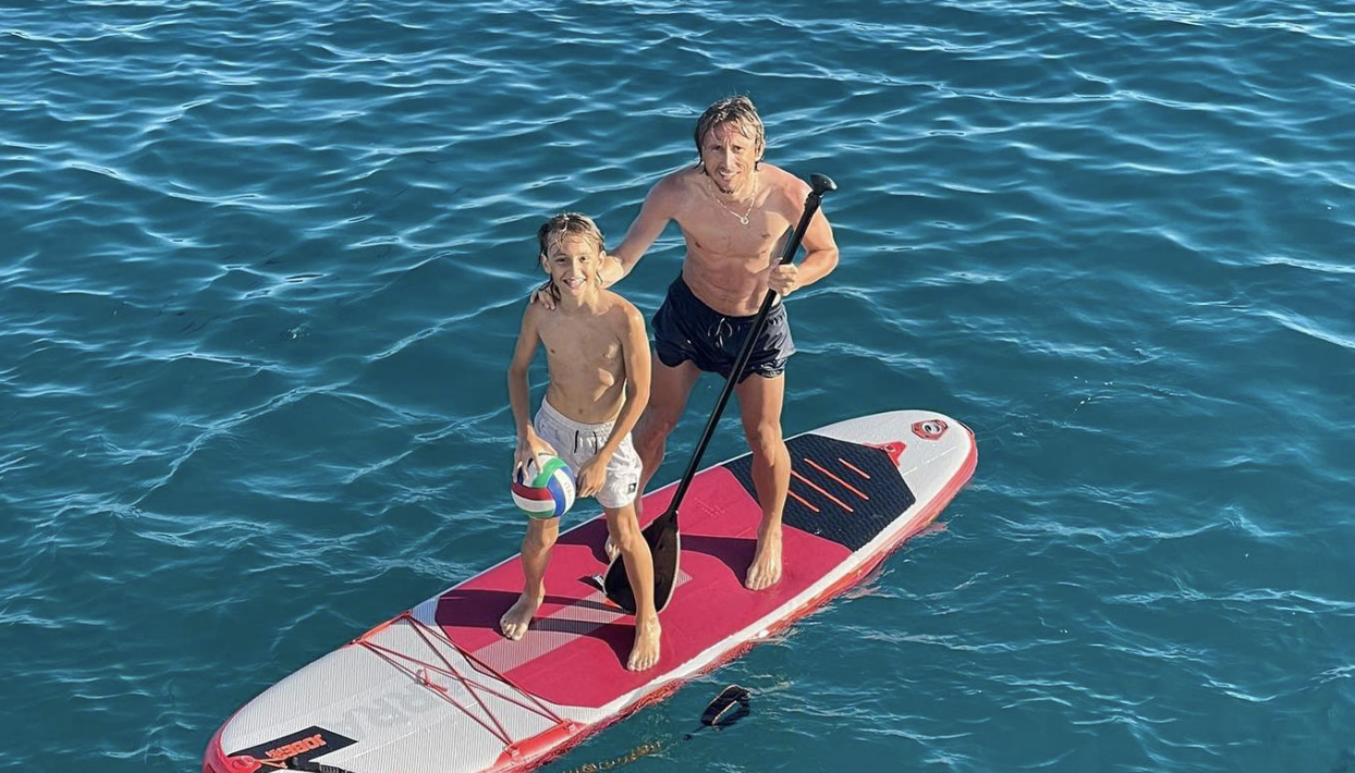 Luka Modric junto a uno de sus hijos