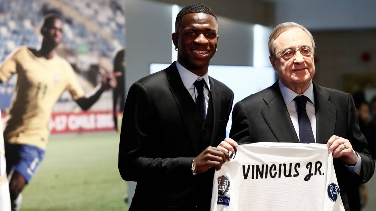 Florentino Pérez en la presentación de Vinicius Junior