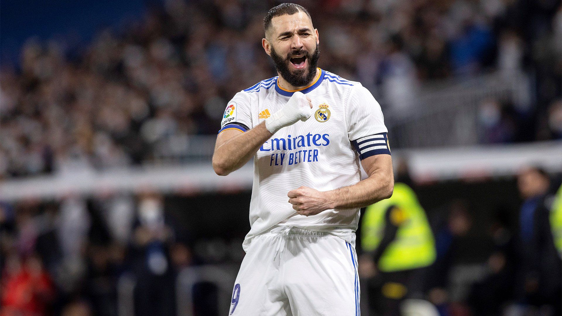 Benzema celebrando un gol con el Real Madrid