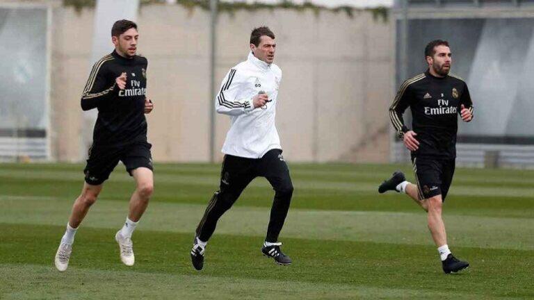 Carvajal y Fede Valverde entrenando.