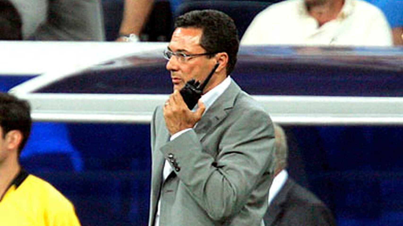 Vanderlei Luxemburgo y su walkie talkie Vanderlei Luxemburgo y su walkie talkie