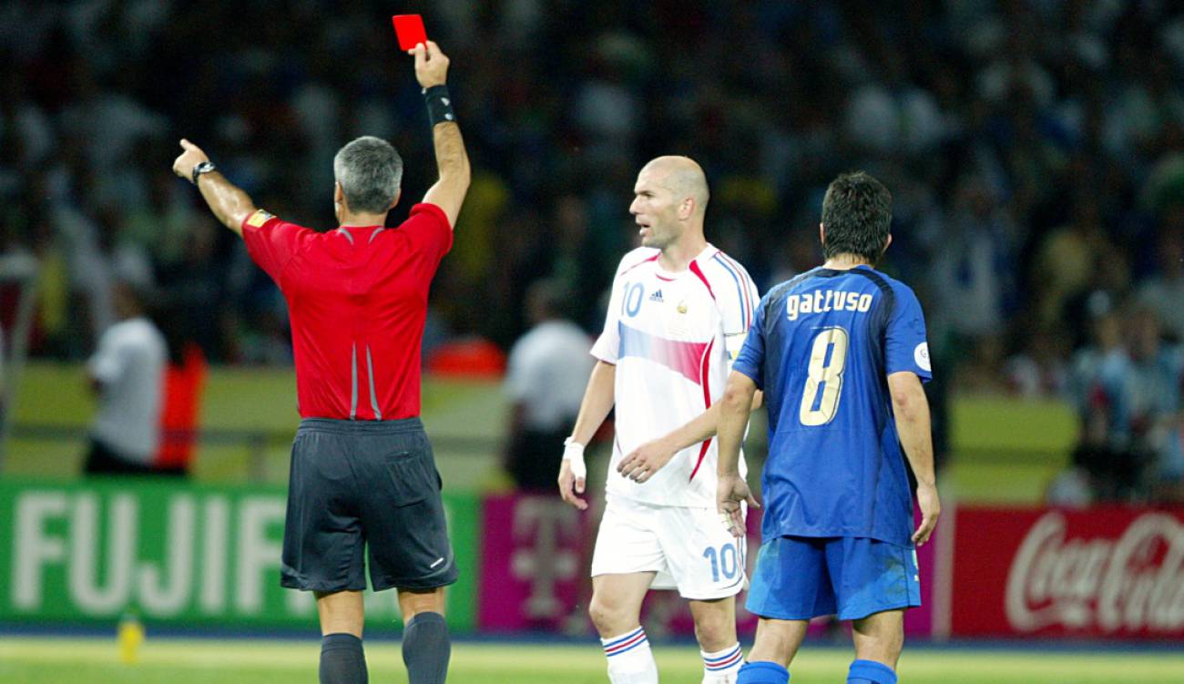 Zinedine Zidane fue castigado con tarjeta roja tras un cabezazo a Materazzi
