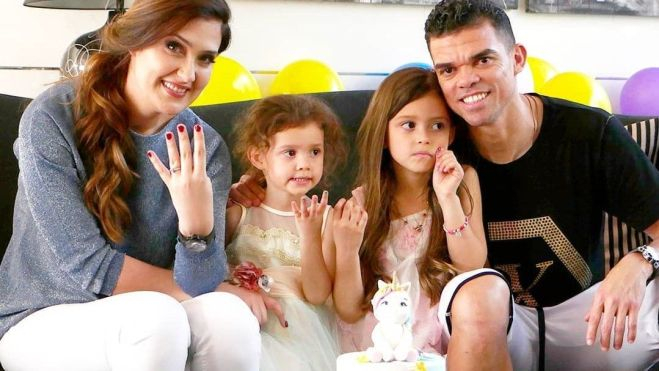 pepe with wife and their daughters