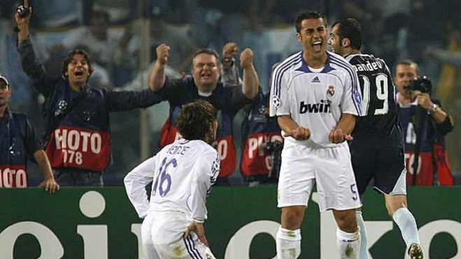 Cannavaro con el Real Madrid celebrando un gol