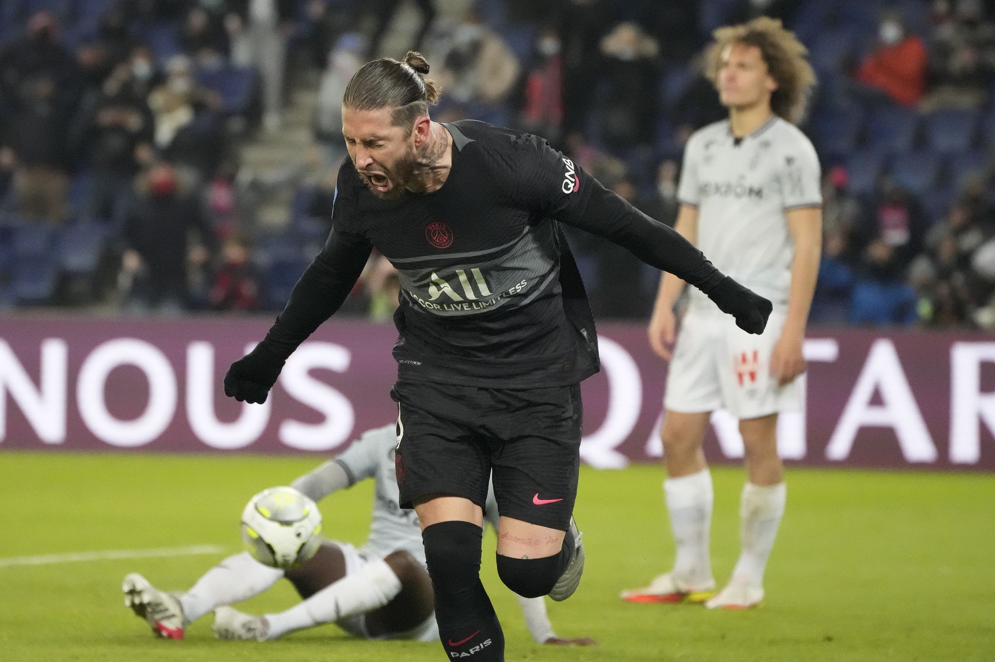 Sergio Ramos celebra un gol con el PSG
