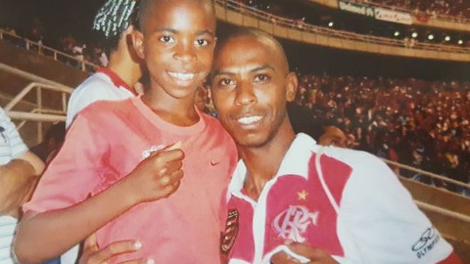 Vinicius junto a su padre Vinicius junto a su padre