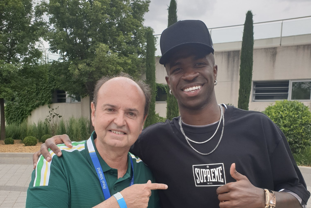 Juanma Rodríguez junto a Vinicius Junior